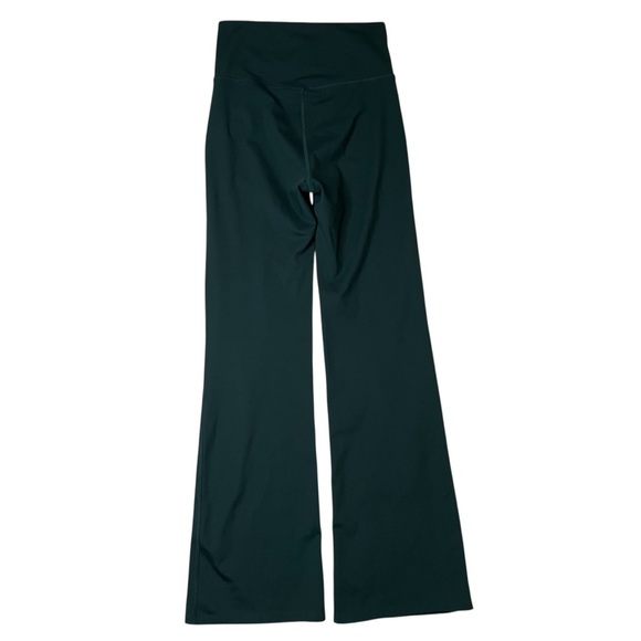 Girlfriend Collective Compressive Flare Leggings in Moss Green Size S - Picture 5 of 13